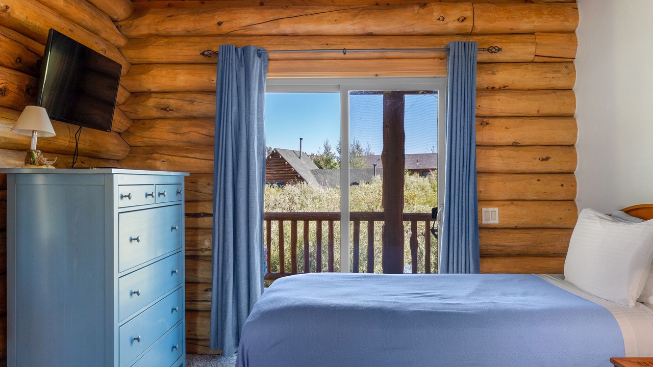 Photo of Bedroom in June Lake