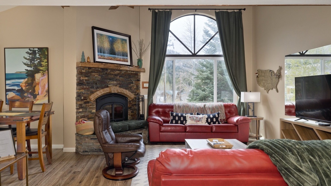 Photo of Livingroom in June Lake