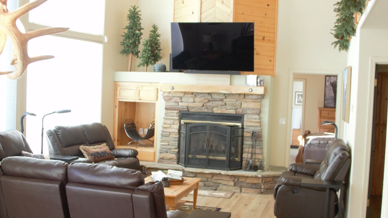 Photo of Livingroom in Shaver Lake