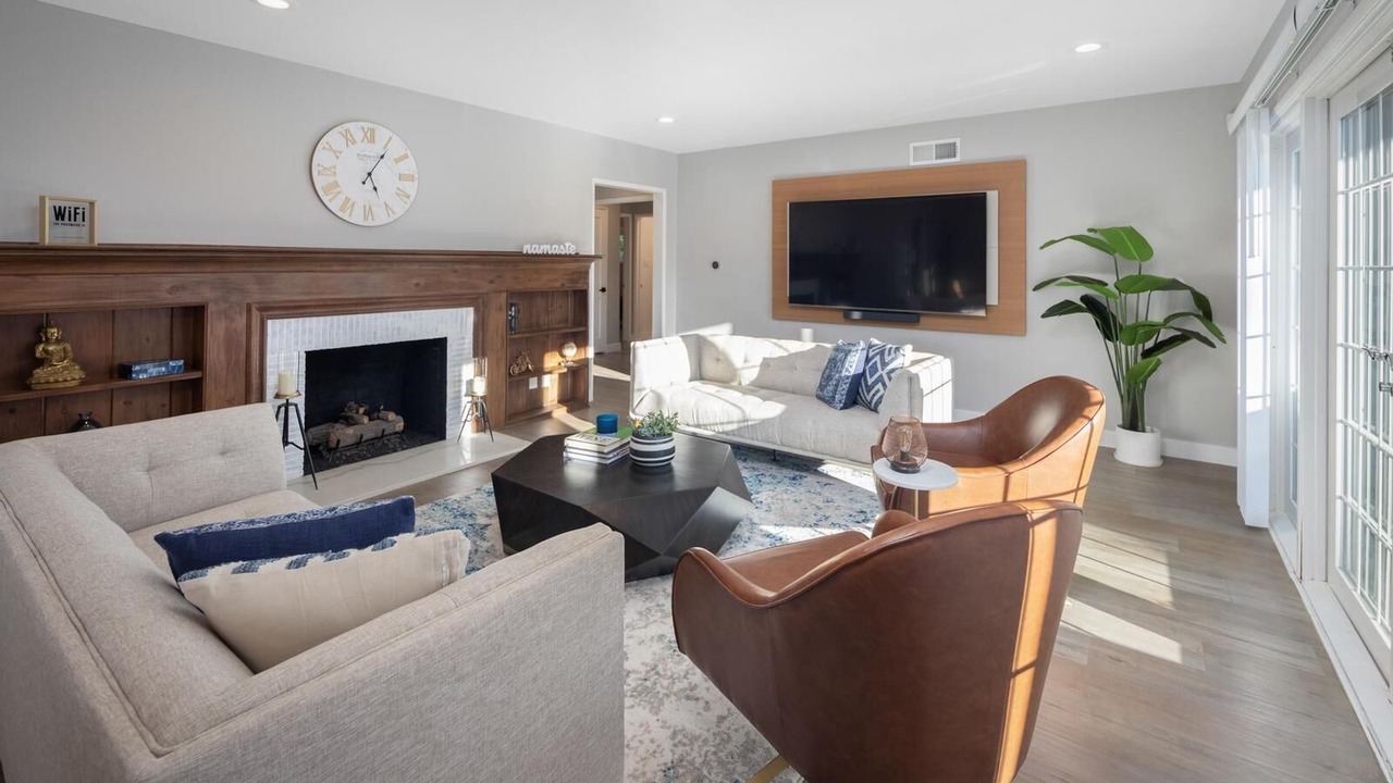 Photo of Livingroom in Beverly Hills