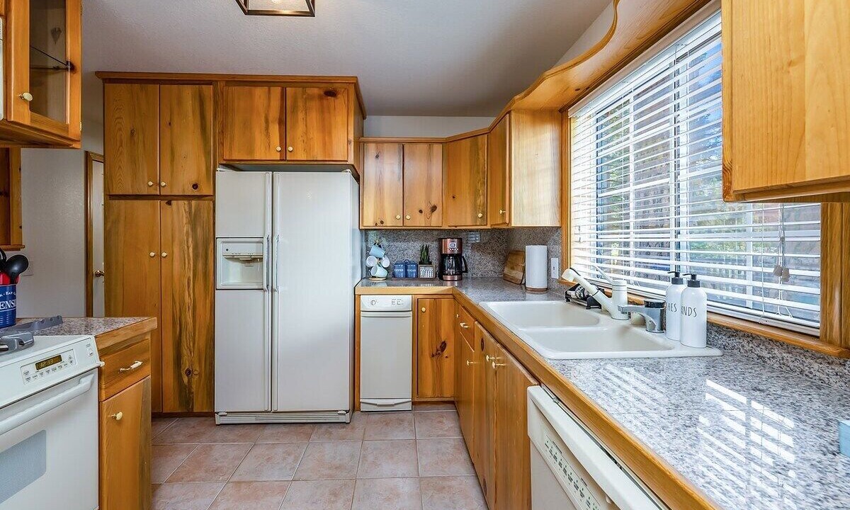 Photo of Kitchen in Shaver Lake