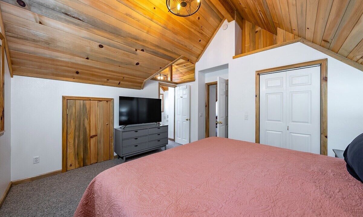 Photo of Bedroom in Shaver Lake