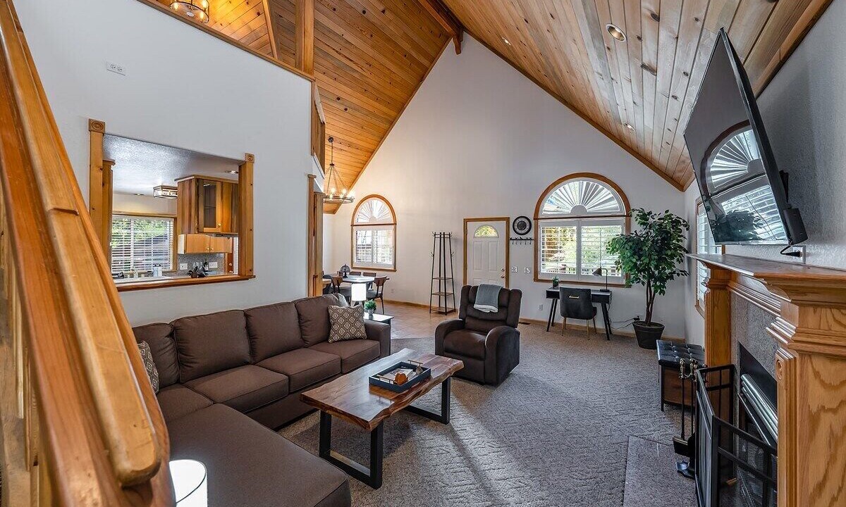 Photo of Livingroom in Shaver Lake