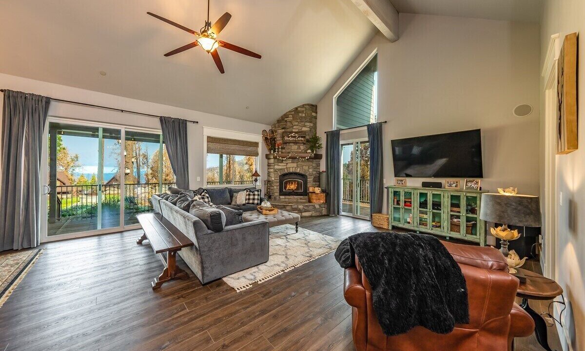 Photo of Livingroom in Dogwood Mountain