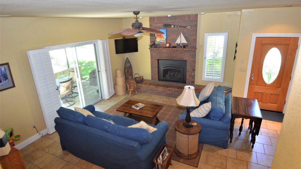 Photo of Livingroom in Bass Lake