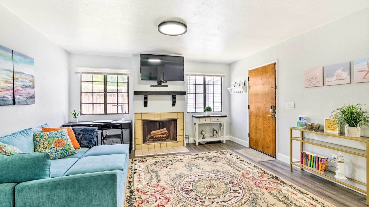 Photo of Livingroom in Downtown Monterey