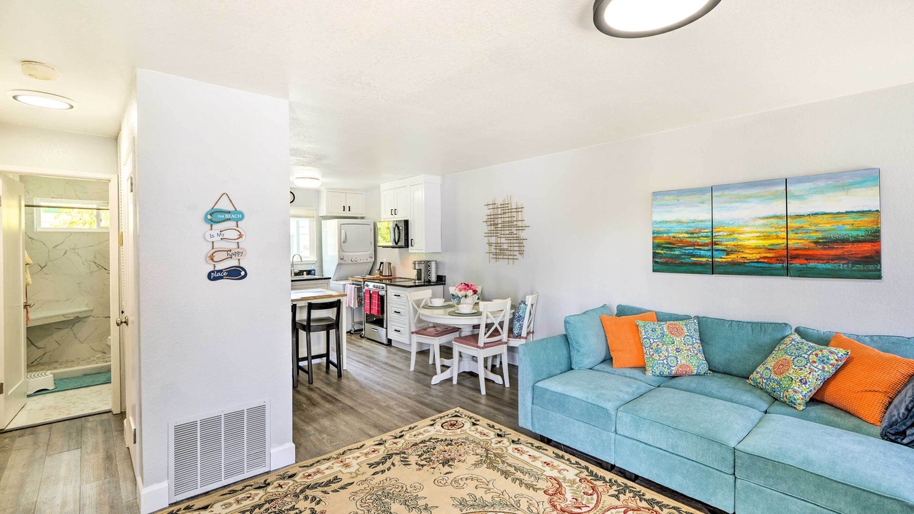 Photo of Livingroom in Downtown Monterey