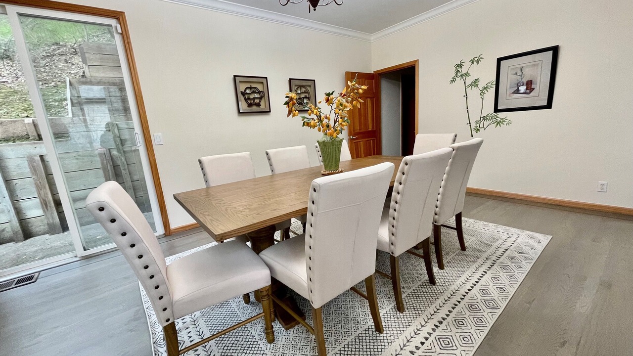 Photo of Livingroom in Emerald Hills