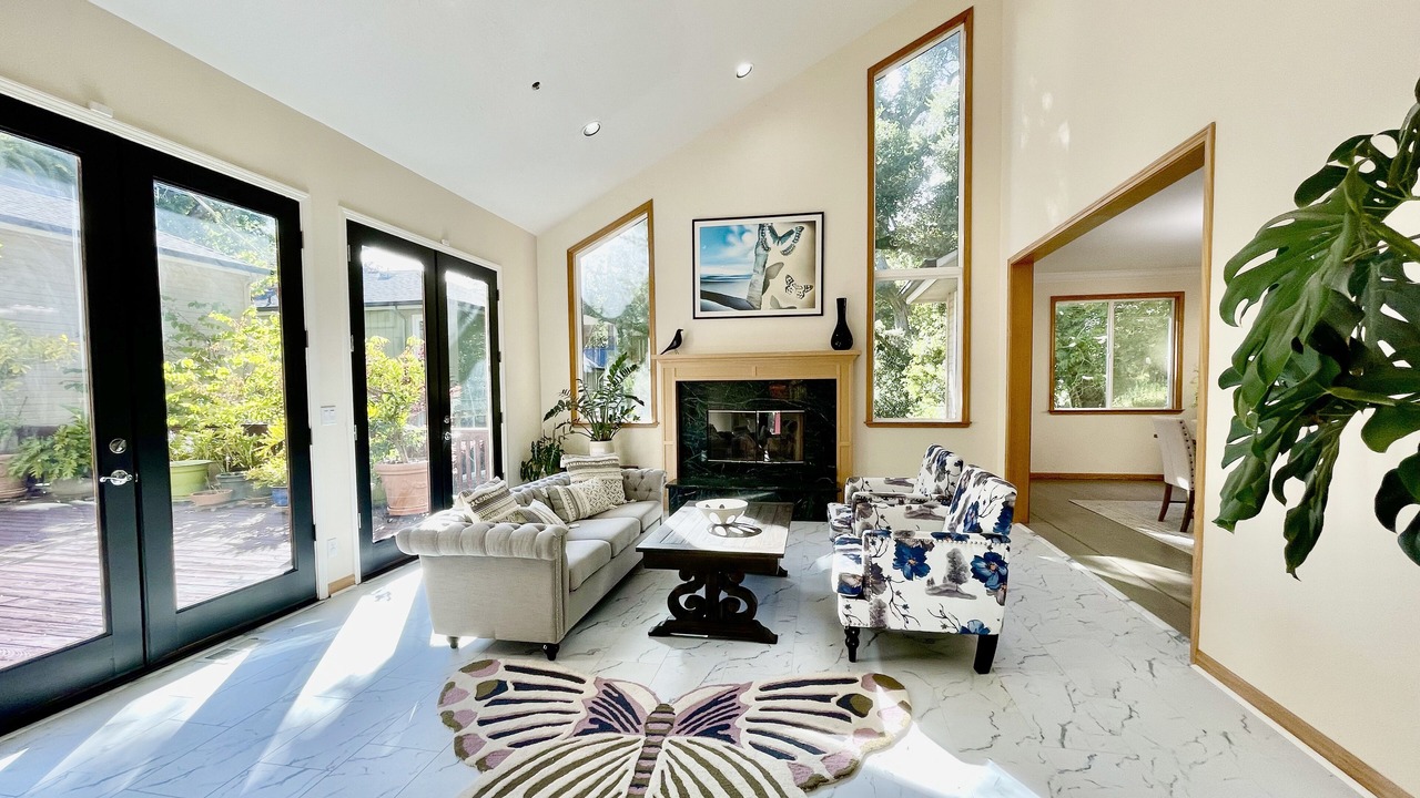 Photo of Livingroom in Emerald Hills