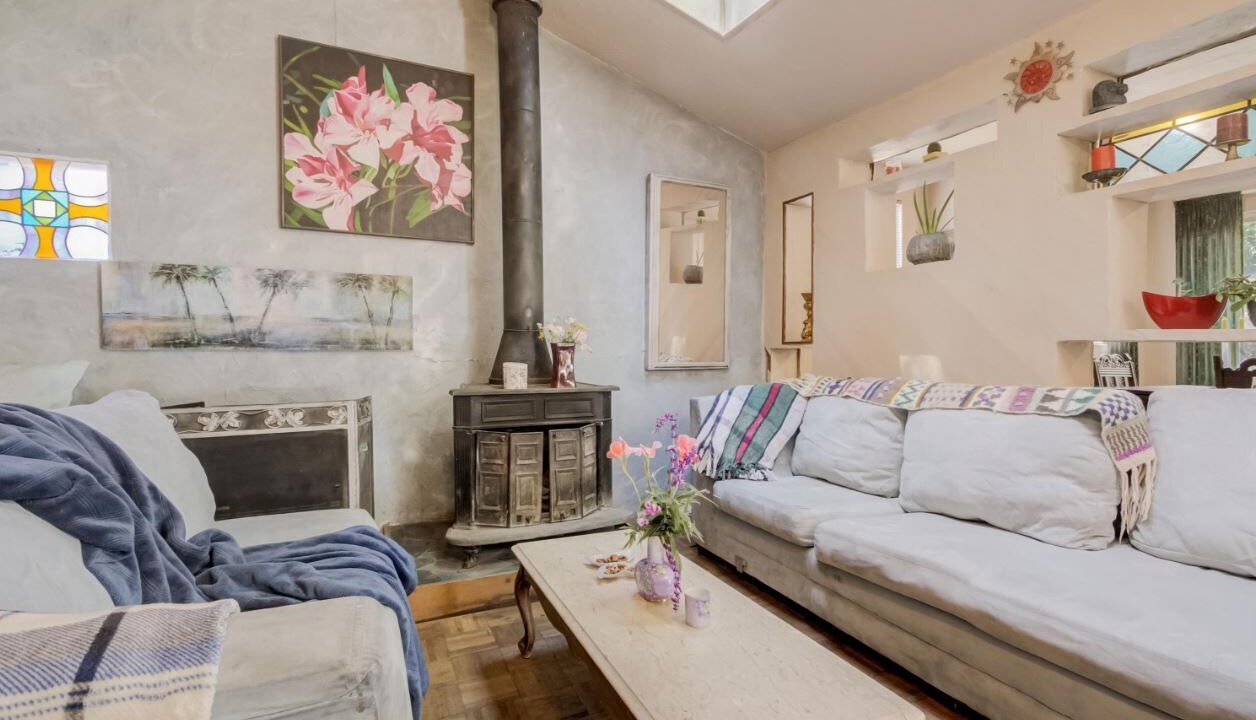 Photo of Livingroom in Oakland