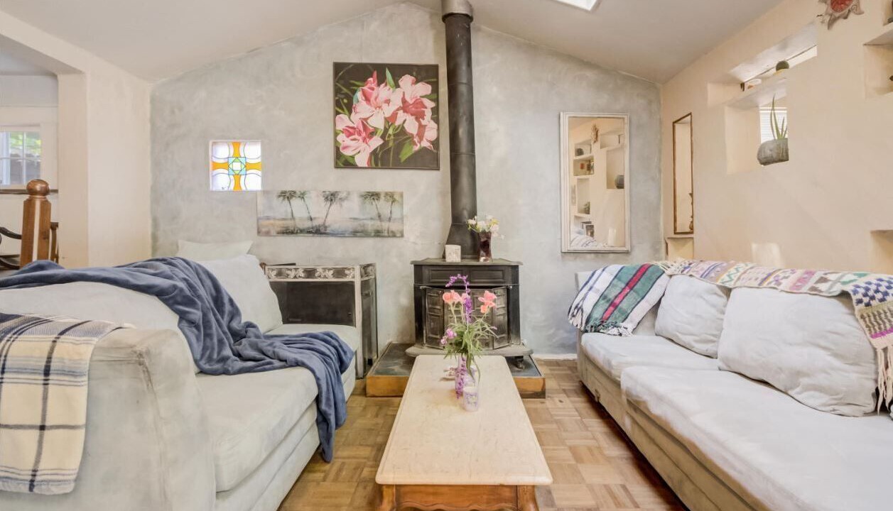 Photo of Livingroom in Oakland