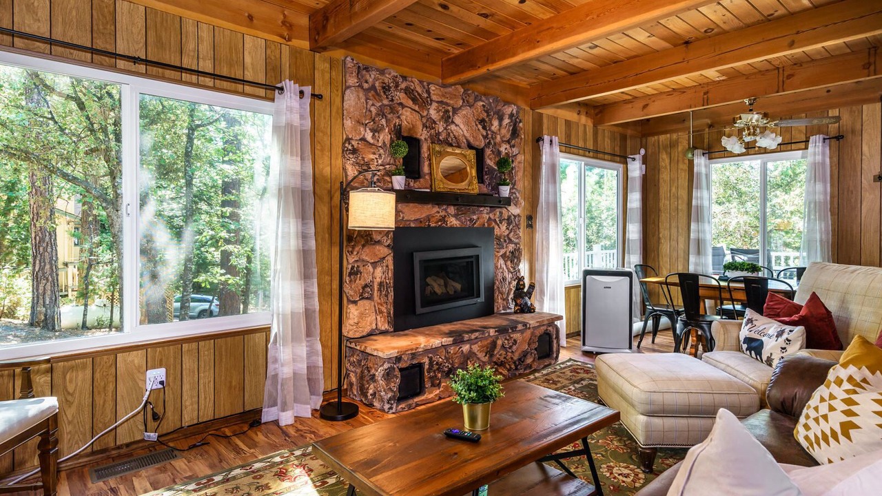 Photo of Livingroom in Twain Harte