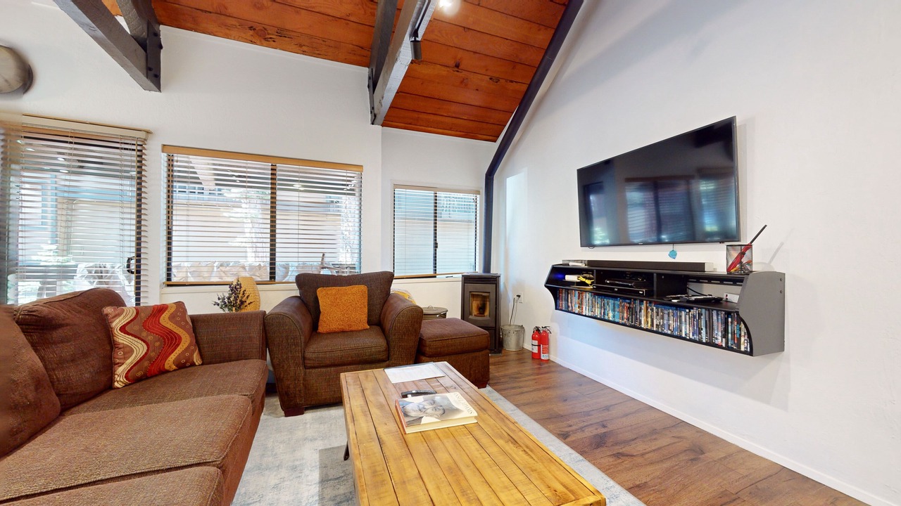 Photo of Livingroom in Majestic Pines