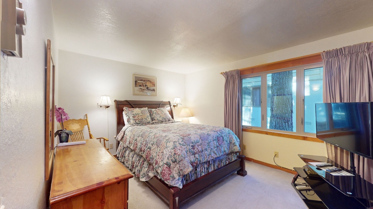 Photo of Bedroom in Mammoth Lakes