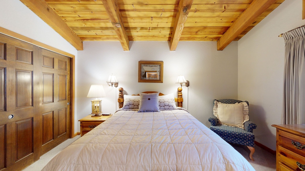 Photo of Bedroom in Mammoth Lakes