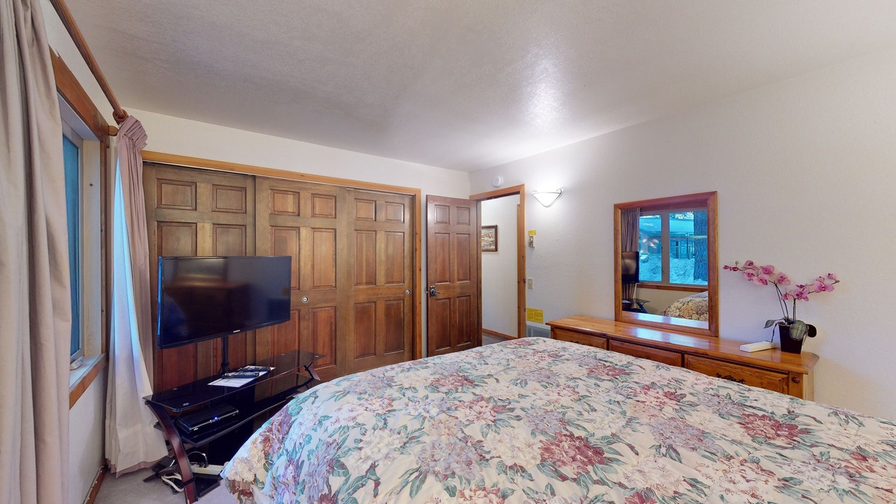 Photo of Bedroom in Mammoth Lakes