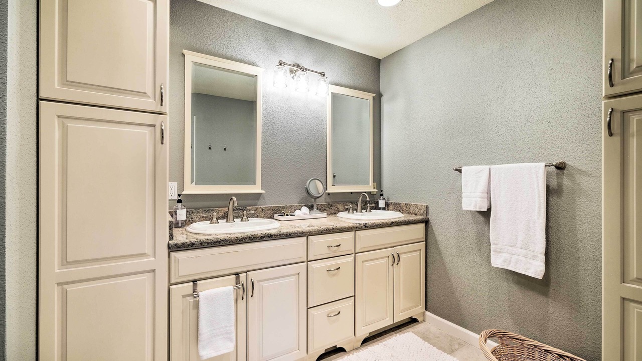 Photo of Bathroom in Groveland