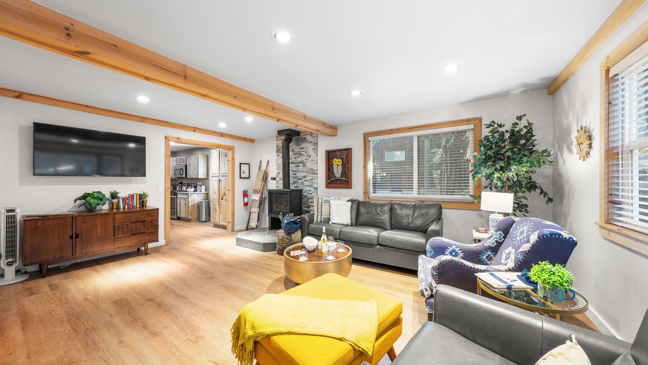 Photo of Livingroom in Tahoma