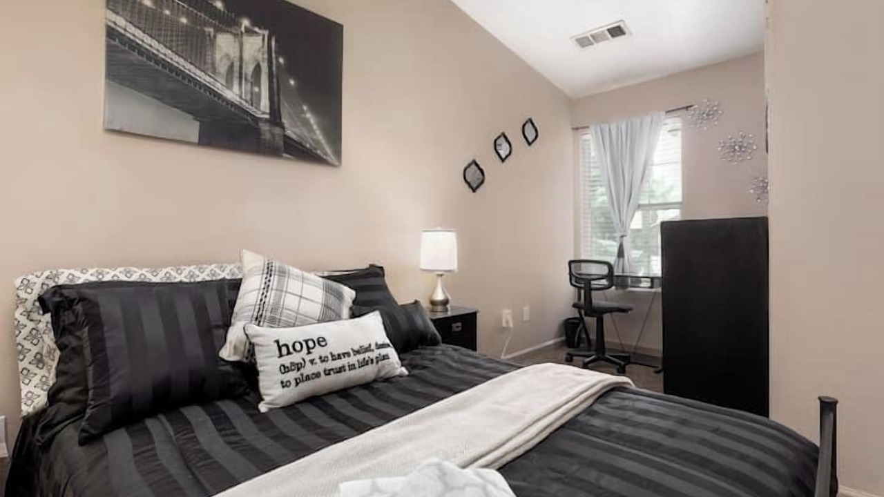 Photo of Bedroom in Greenacres