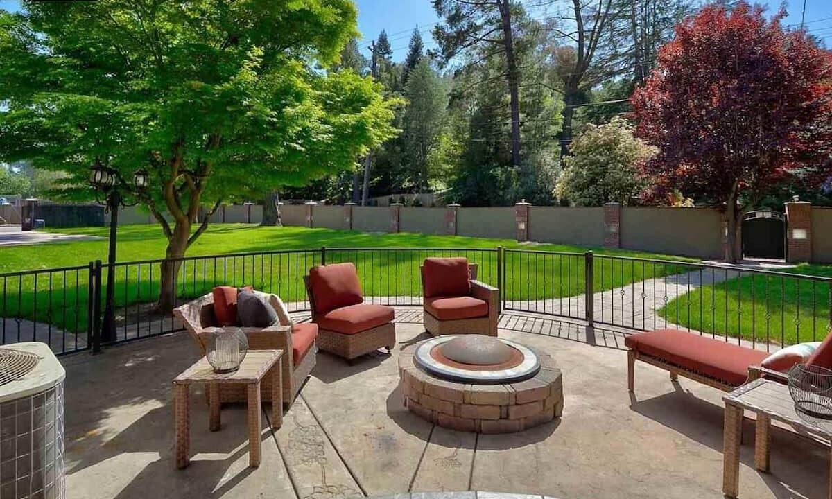 Photo of Patio Balcony in Chabot Park