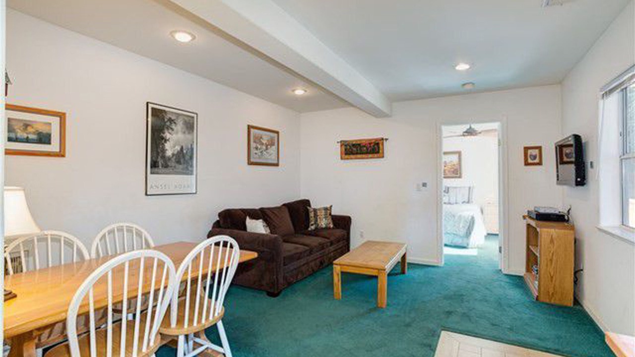 Photo of Livingroom in Yosemite West
