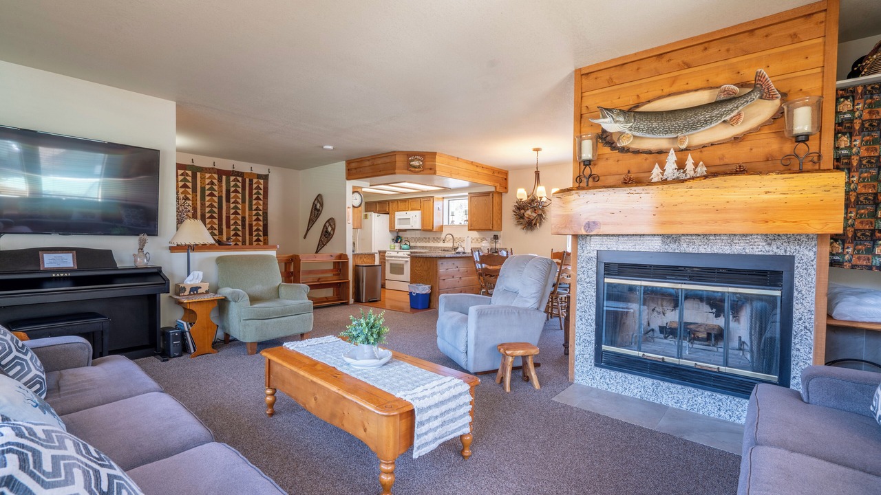 Photo of Livingroom in June Lake