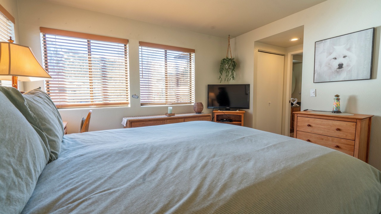 Photo of Bedroom in June Lake