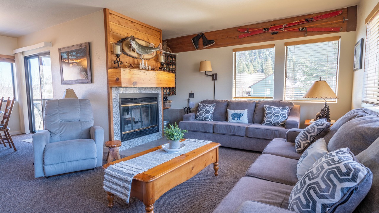 Photo of Livingroom in June Lake