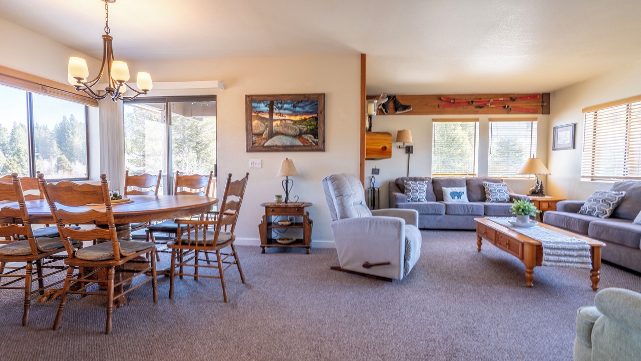 Photo of Livingroom in June Lake