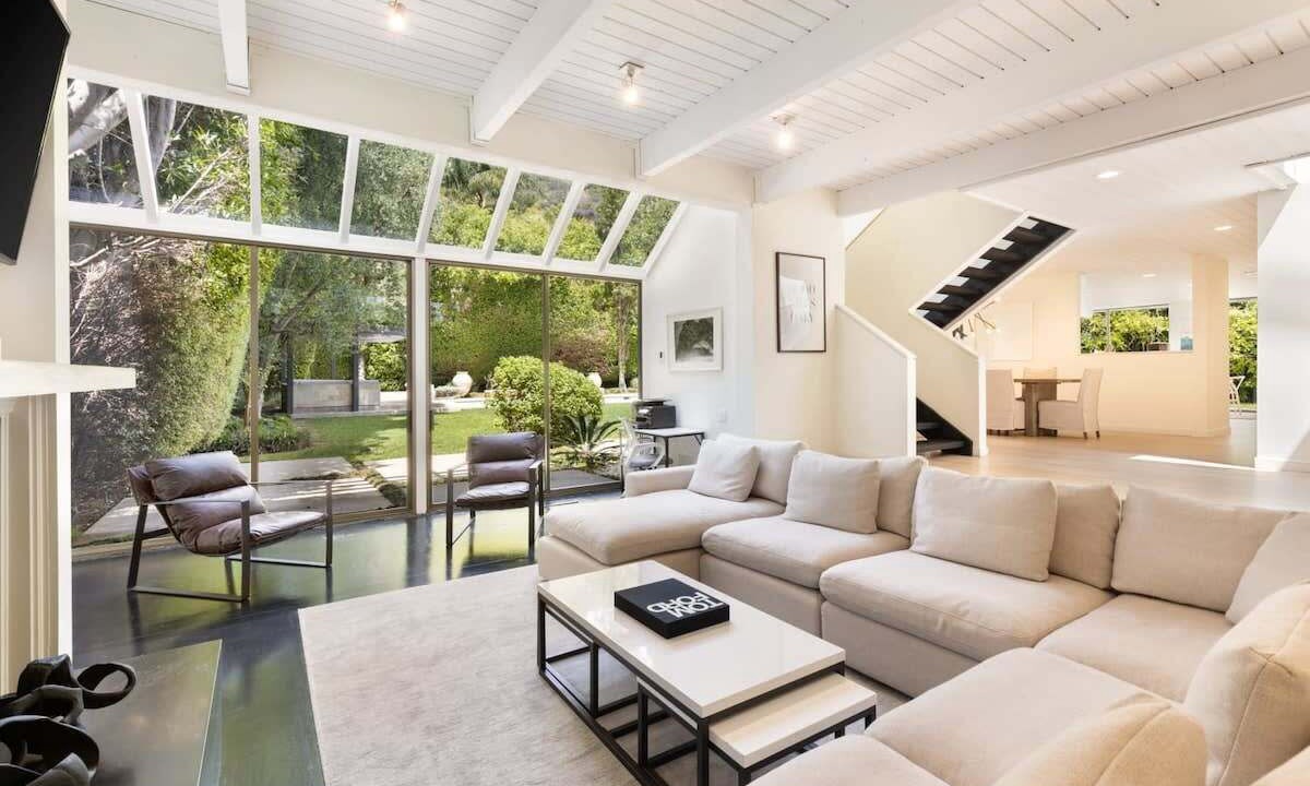 Photo of Bedroom in Eastern Malibu