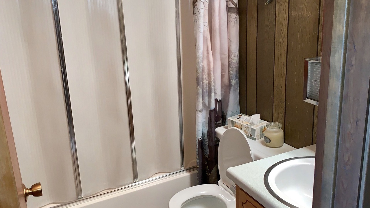 Photo of Bathroom in Groveland