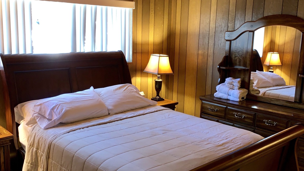 Photo of Bedroom in Groveland