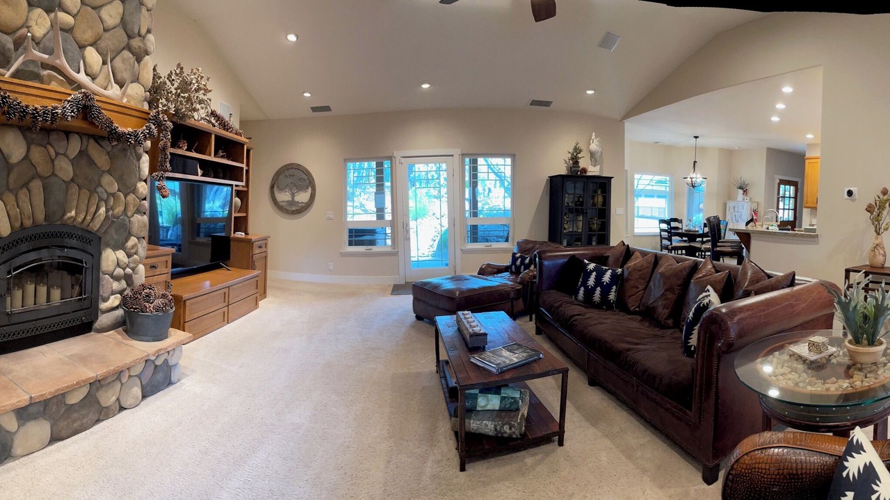 Photo of Livingroom in Oakhurst