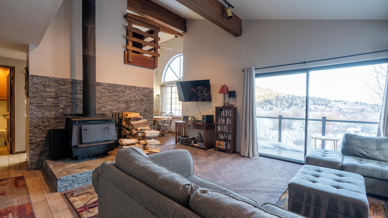 Photo of Livingroom in June Lake
