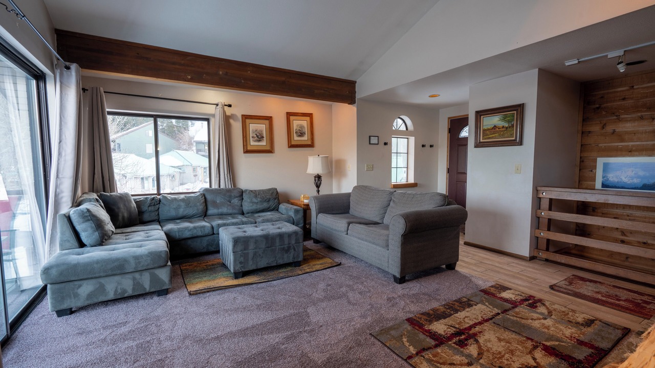 Photo of Livingroom in June Lake