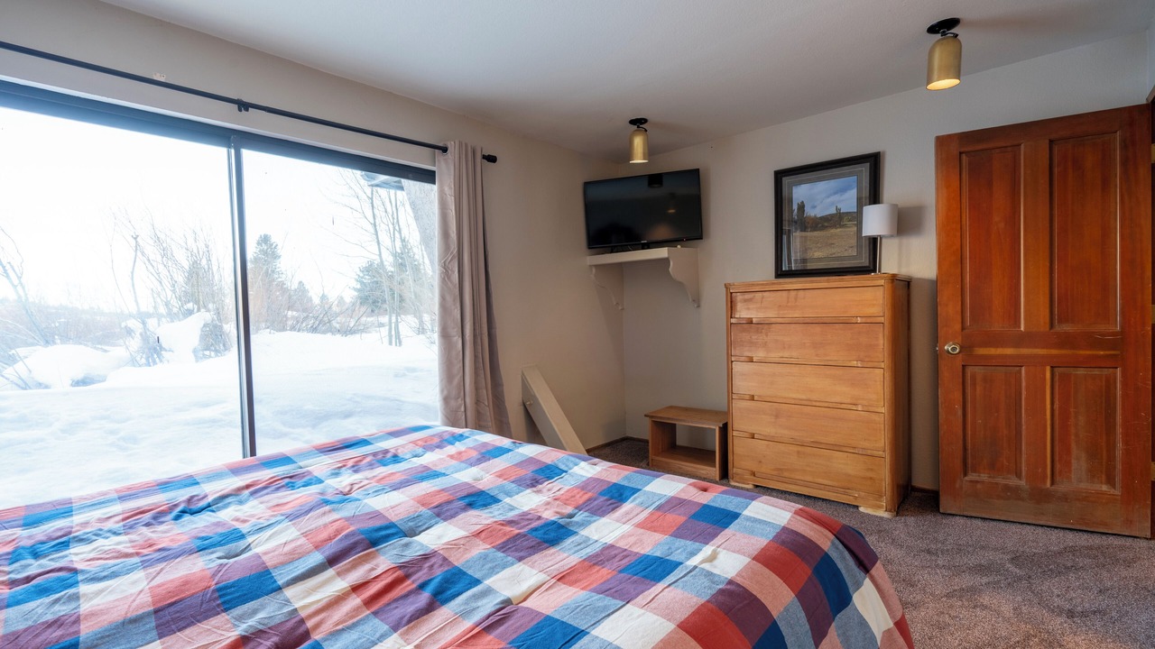 Photo of Bedroom in June Lake