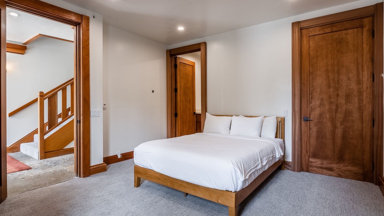 Photo of Bedroom in Mammoth Lakes