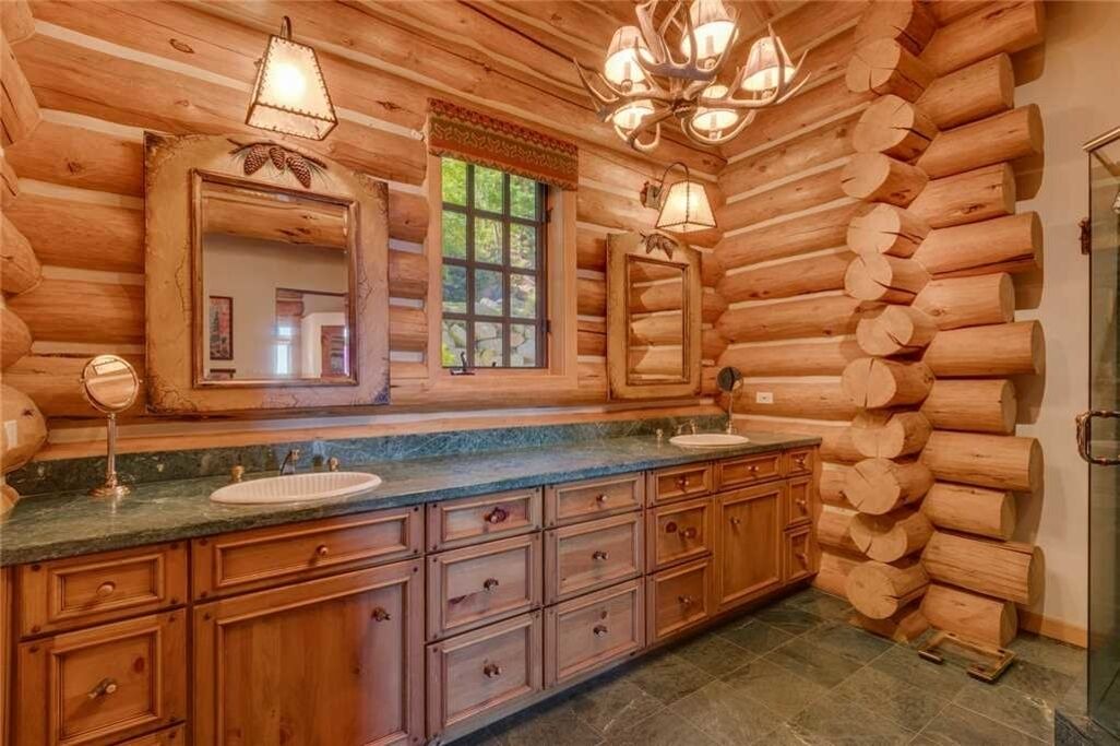 Photo of Bathroom in Tahoma