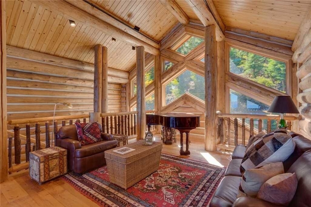 Photo of Livingroom in Tahoma