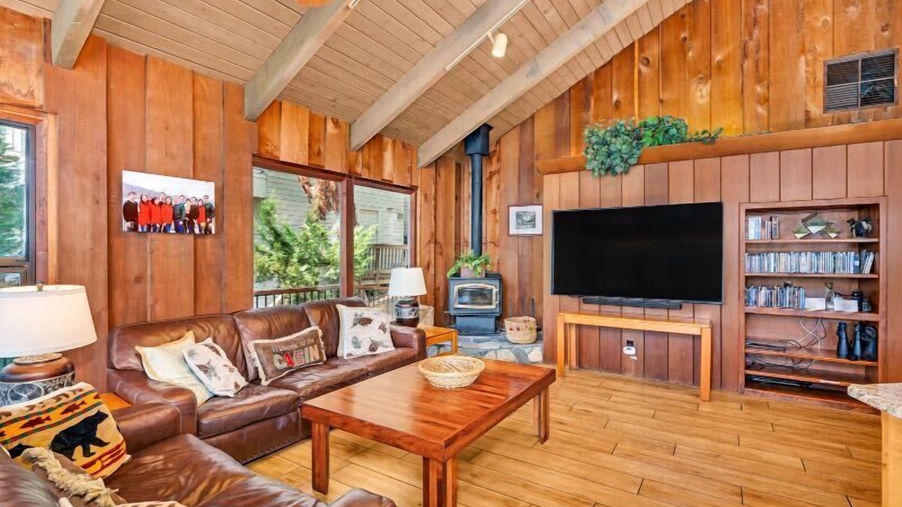 Photo of Livingroom in Bass Lake