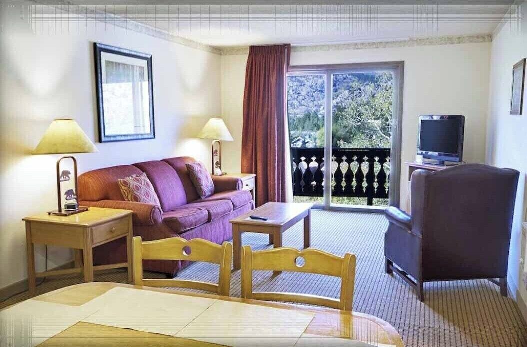 Photo of Livingroom in June Lake