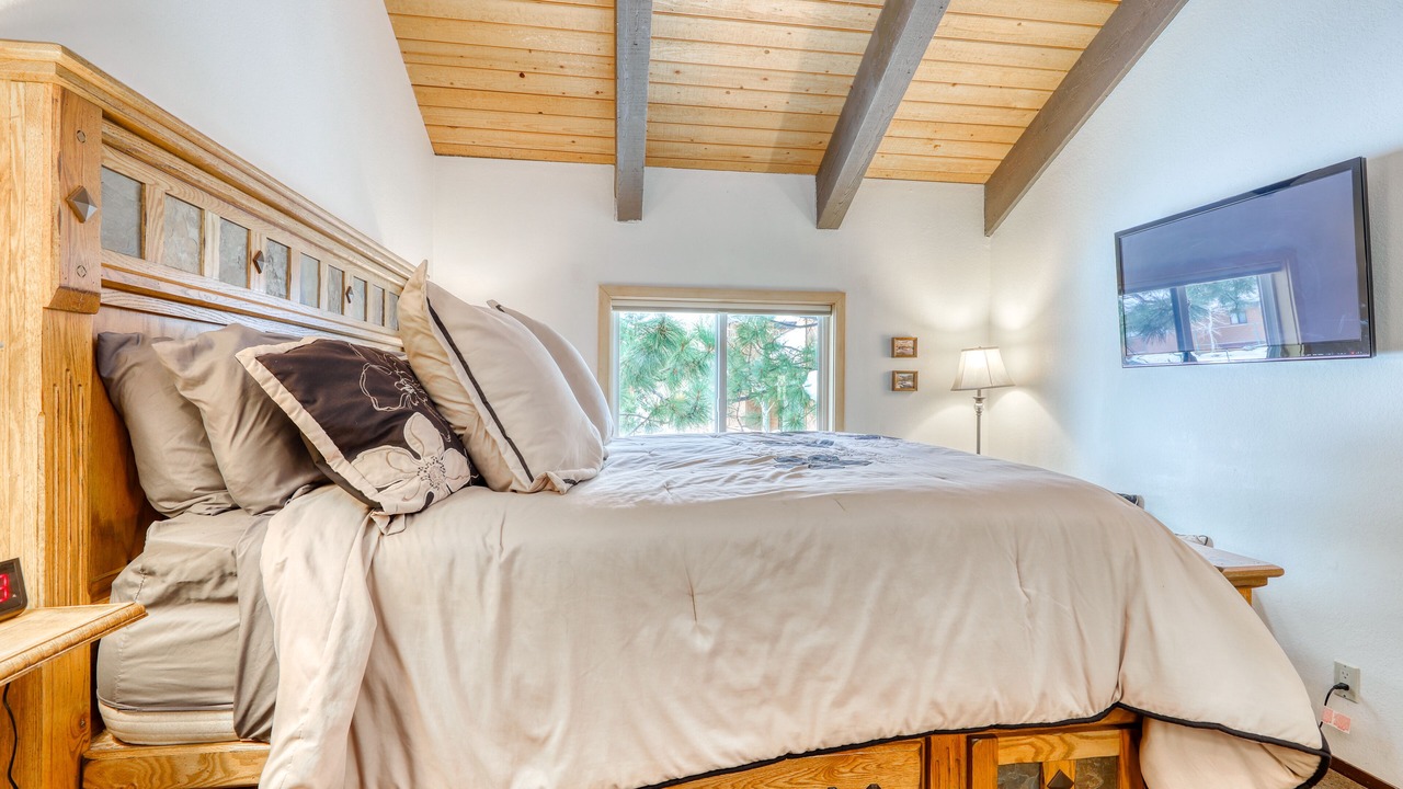 Photo of Bedroom in Mammoth Lakes