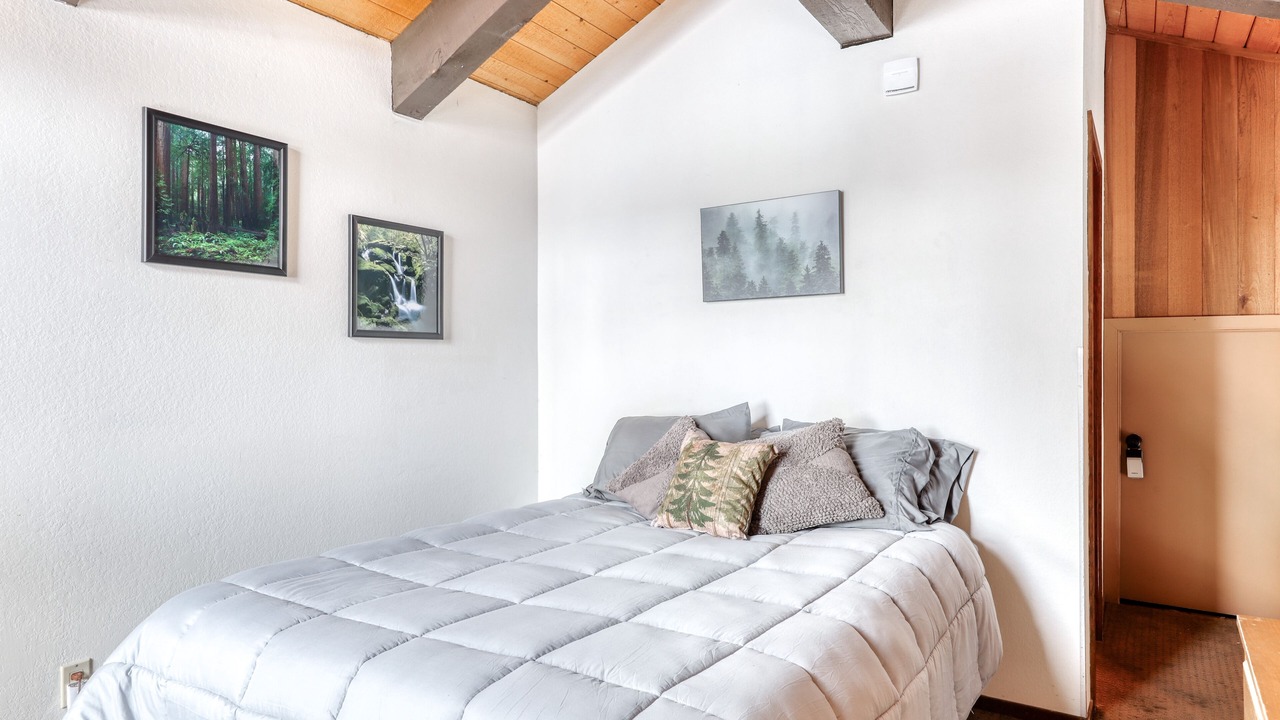 Photo of Bedroom in Mammoth Lakes