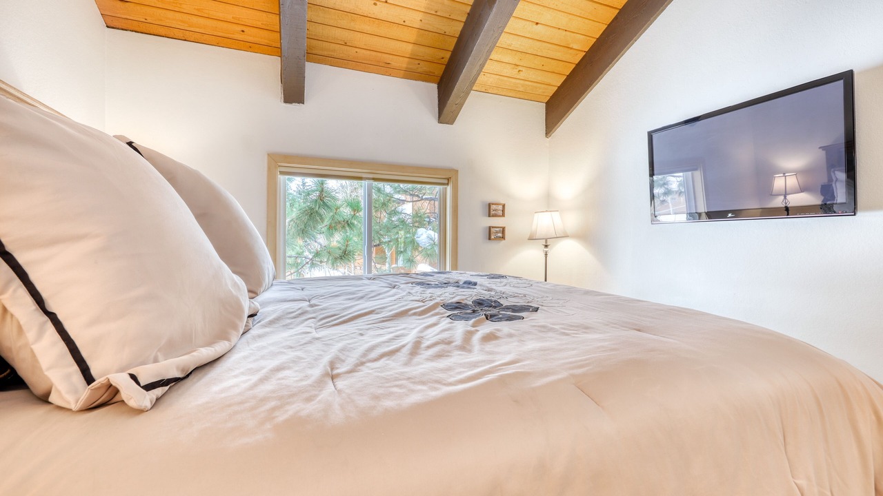 Photo of Bedroom in Mammoth Lakes