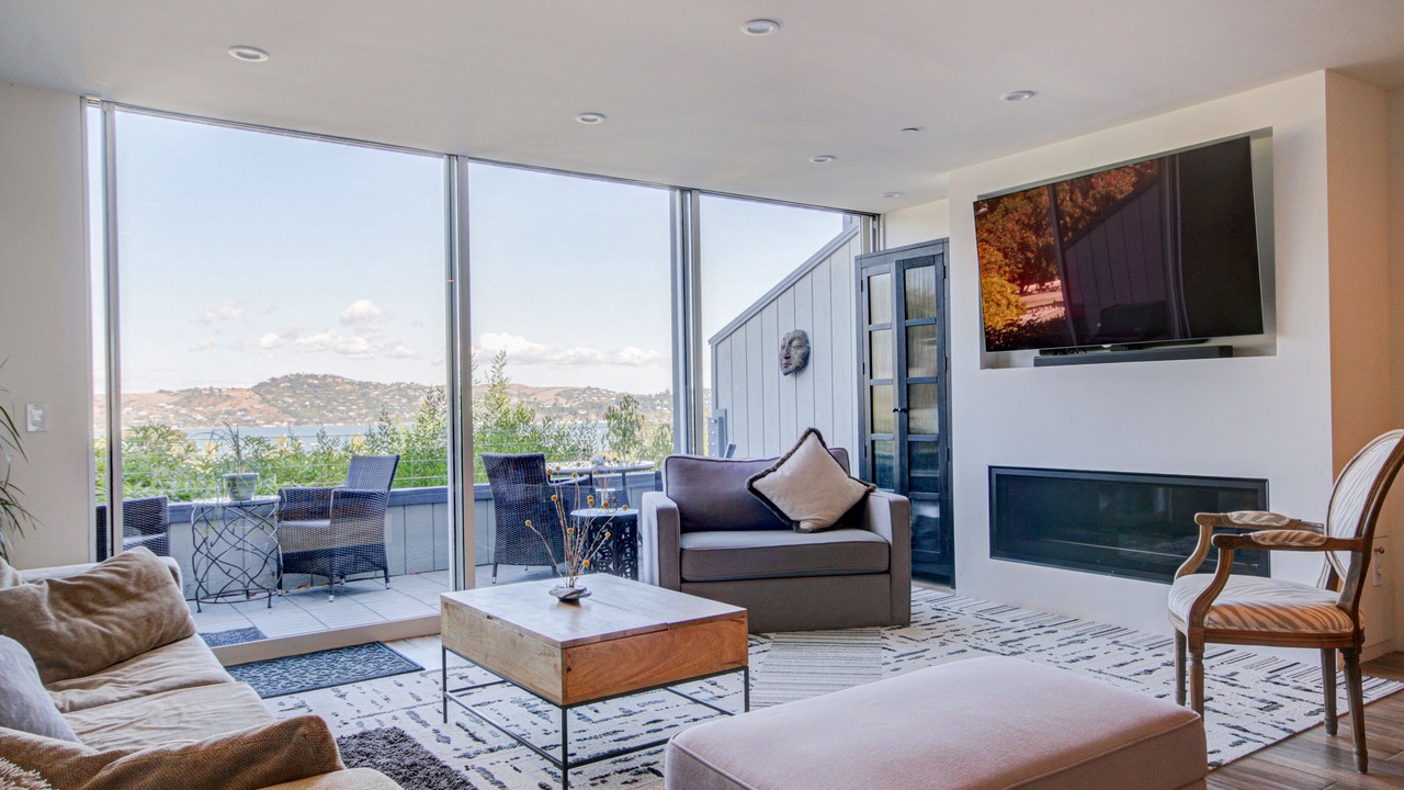 Photo of Livingroom in Marin City