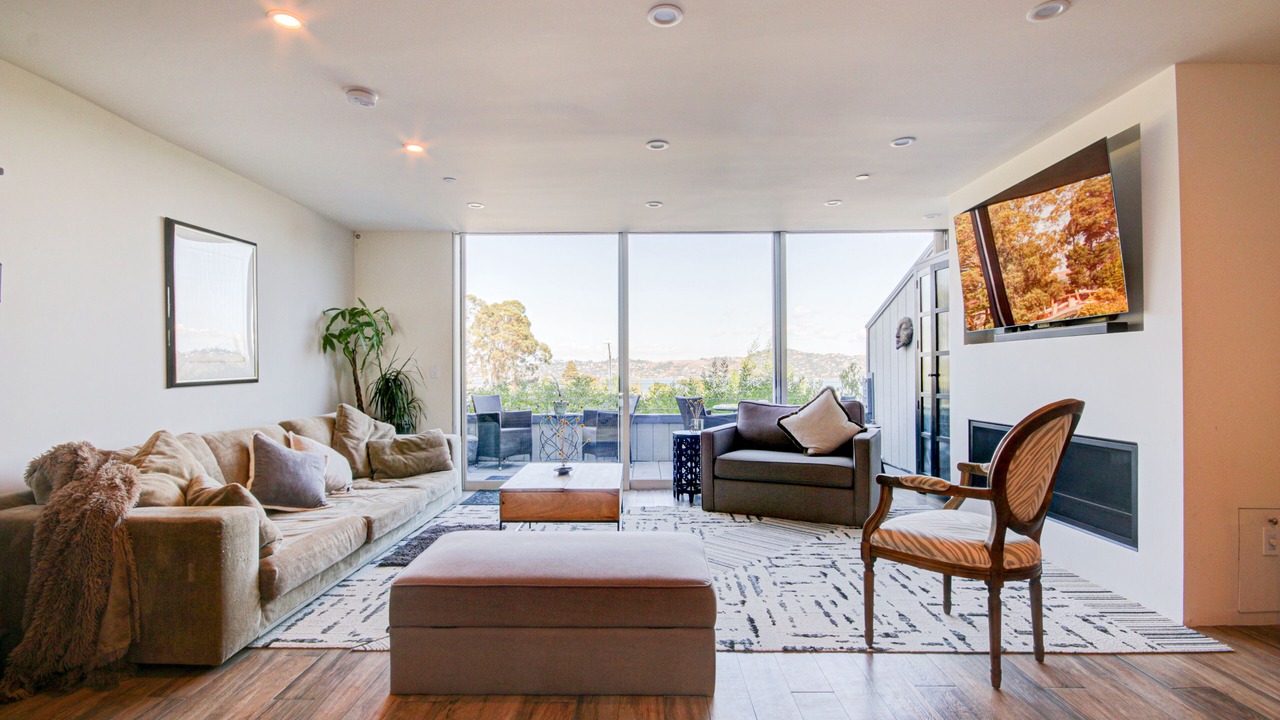 Photo of Livingroom in Marin City