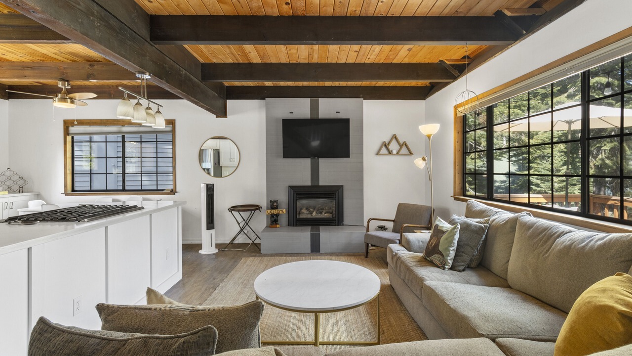 Photo of Livingroom in Pioneer Trail