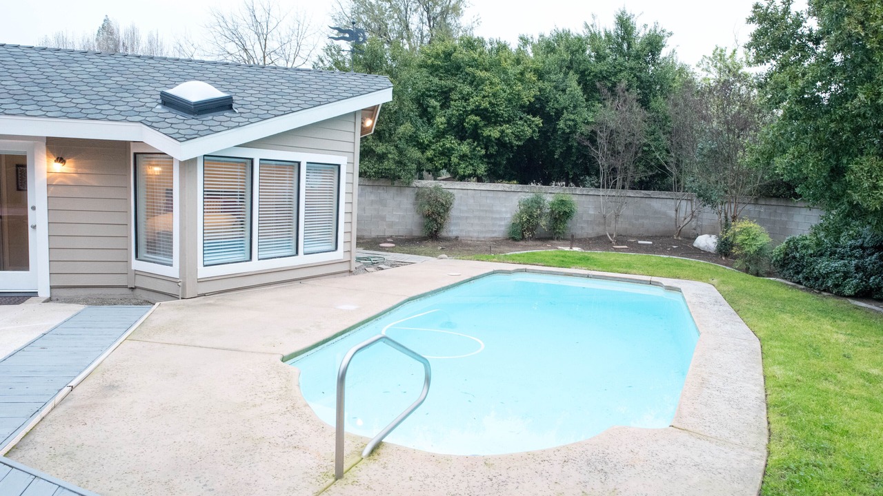 Photo of Outdoor in Raisin