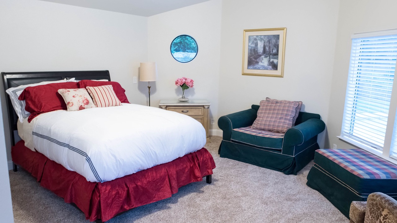 Photo of Bedroom in Raisin