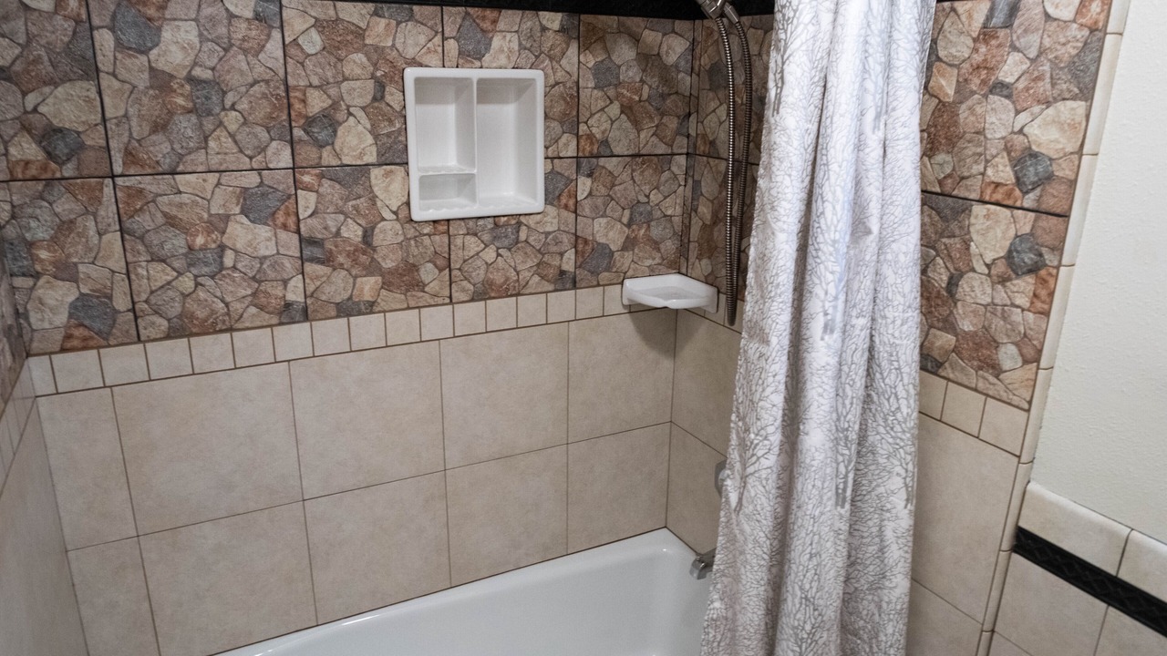 Photo of Bathroom in Raisin